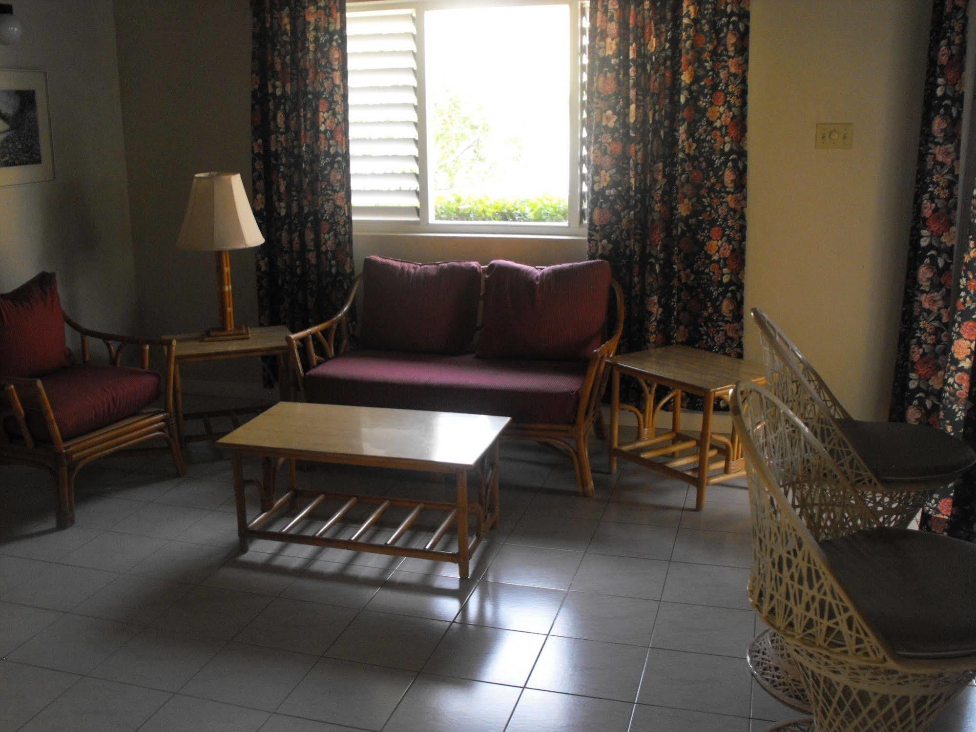 Hotel The Atrium At Ironshore 3*