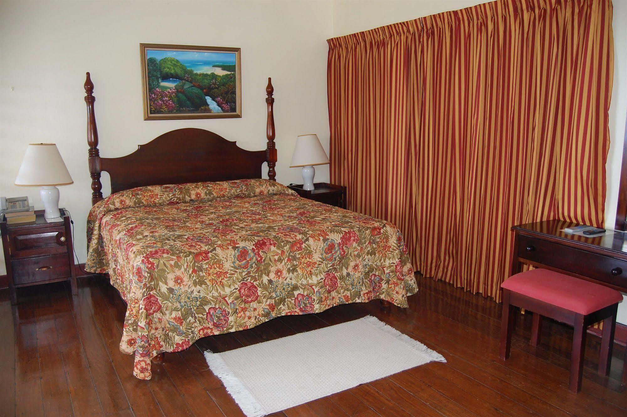 Hotel At Shaw Park Gardens & Waterfalls