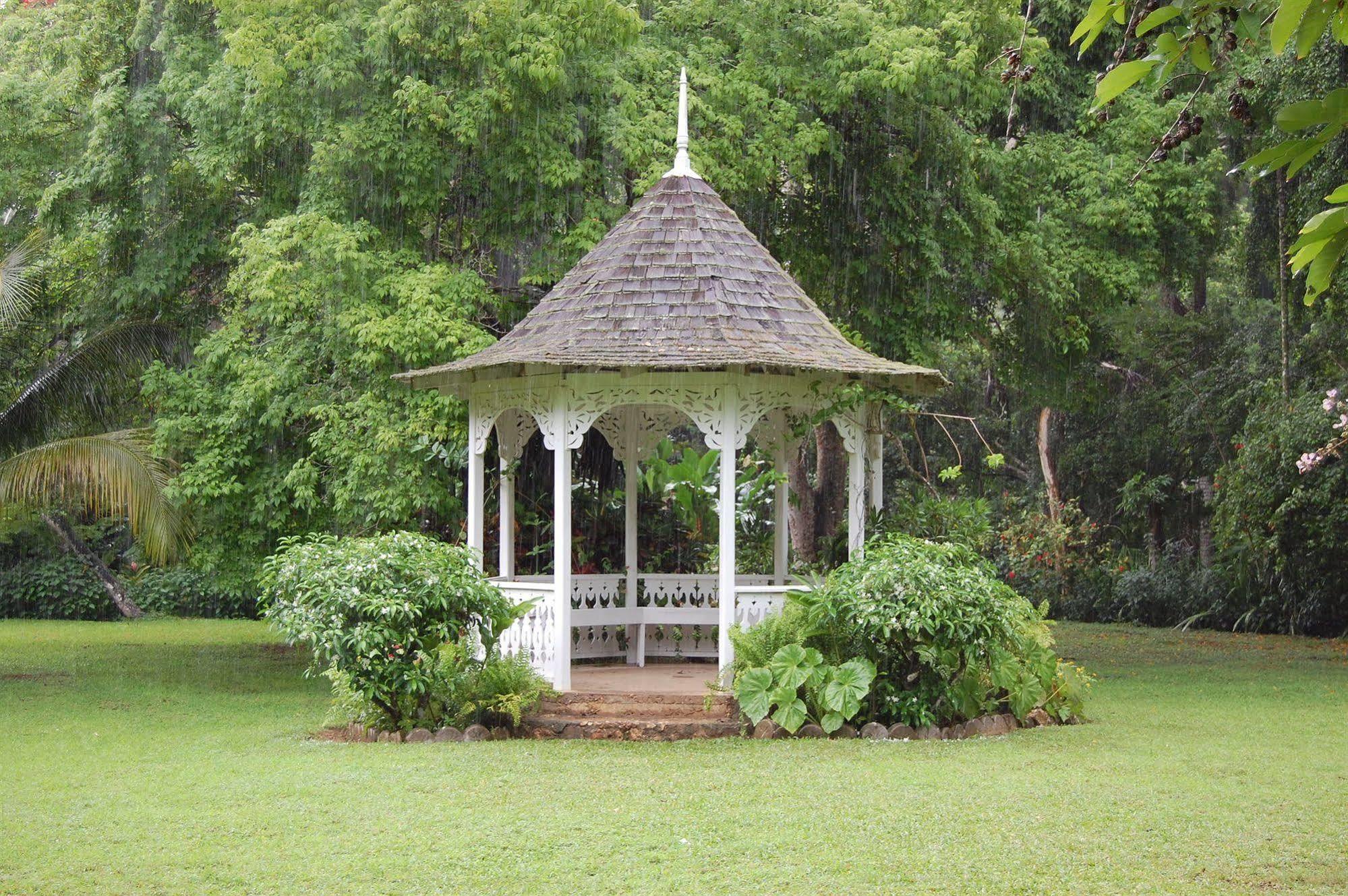 At Shaw Park Gardens & Waterfalls Hotel Ocho Rios