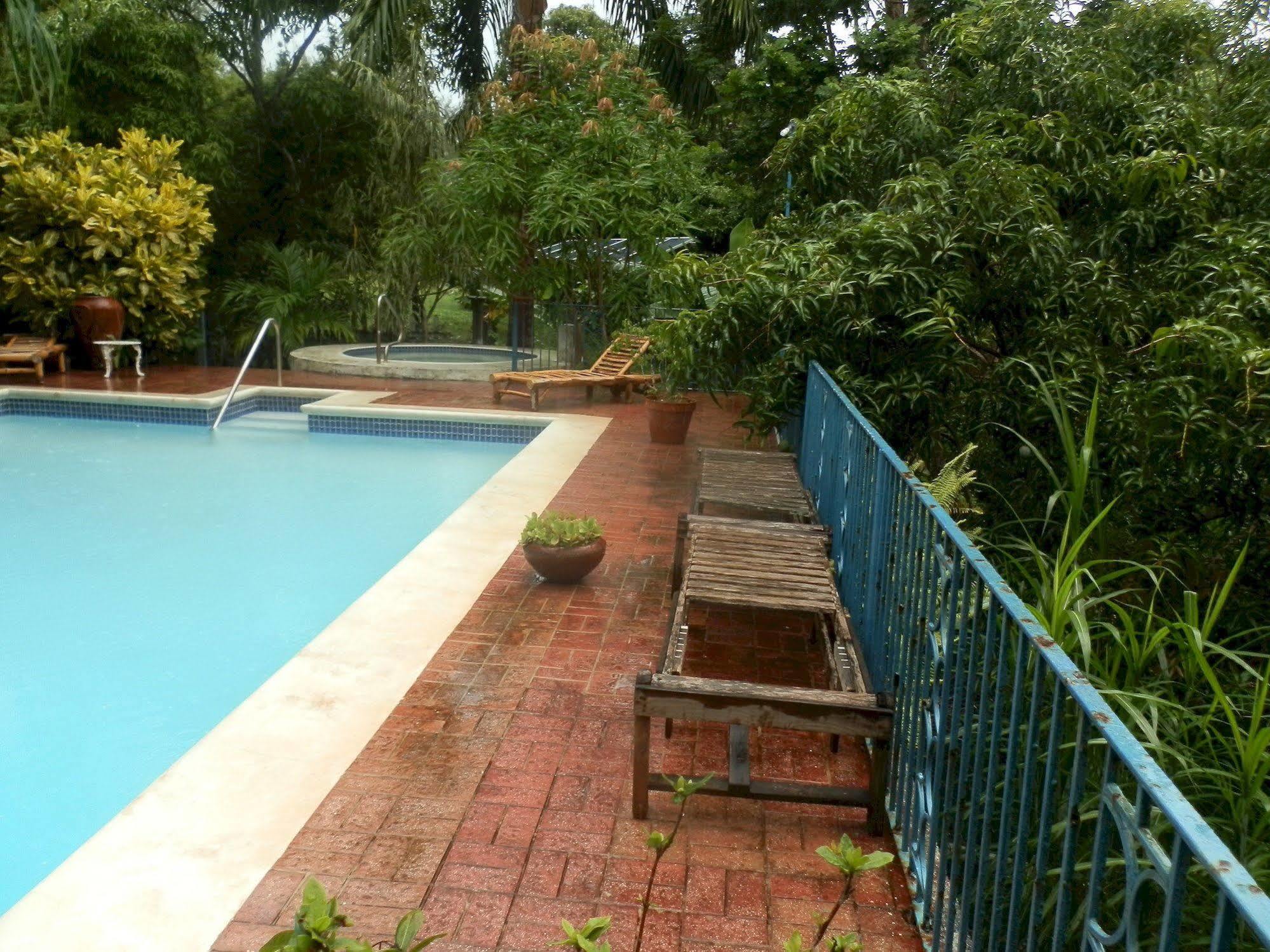 Harding Hall Hideaway 3*