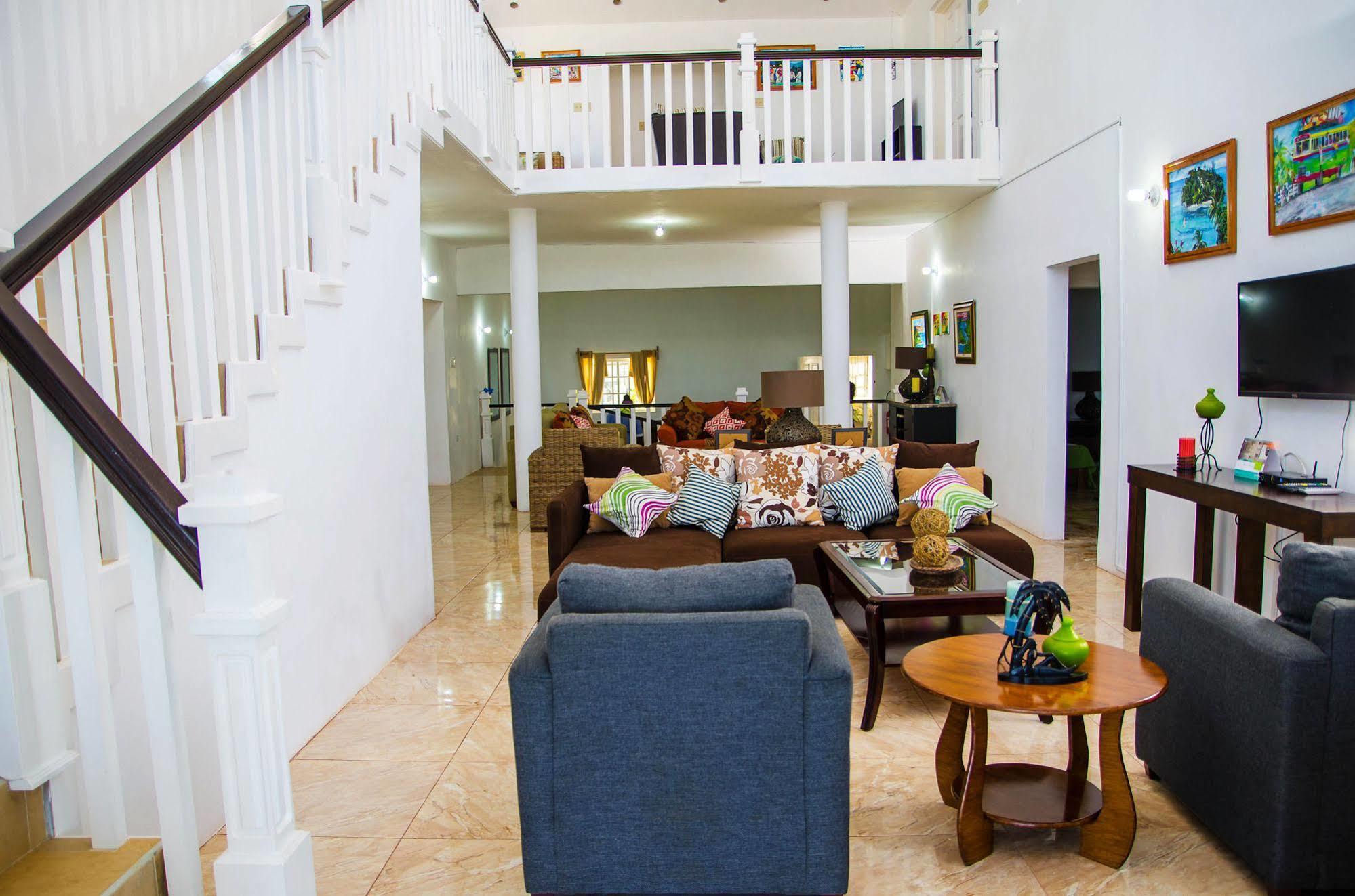 Hotel Juanita Happy Grove