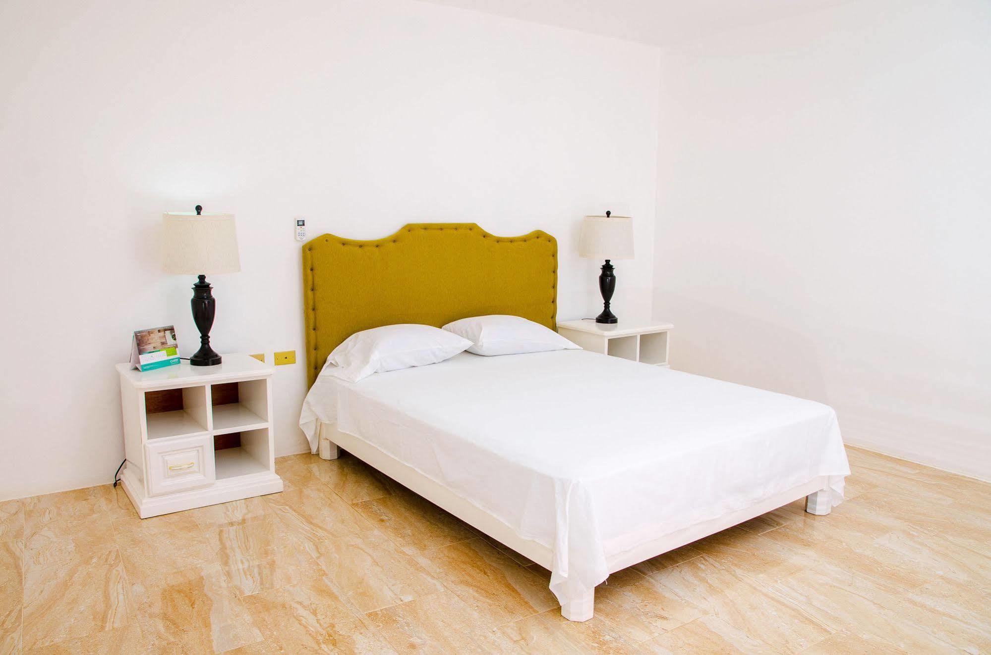 Juanita Hotel 3*