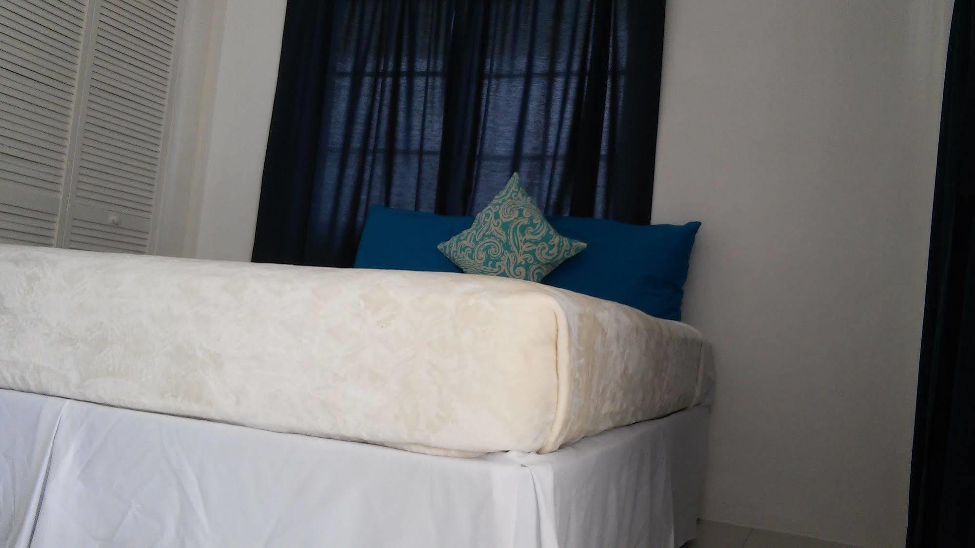 Juanita Hotel 3*