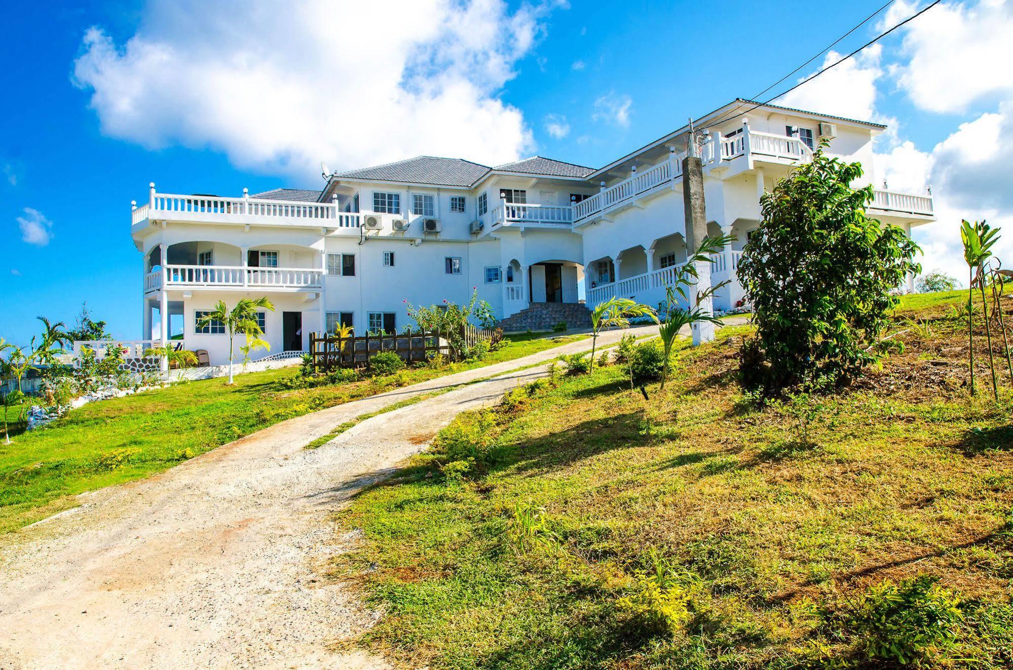Hotel Juanita Happy Grove