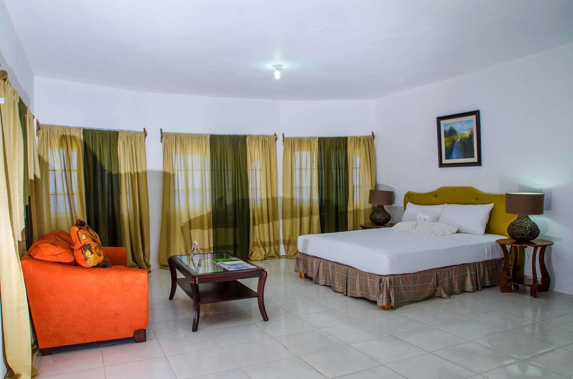 Hotel Juanita Happy Grove