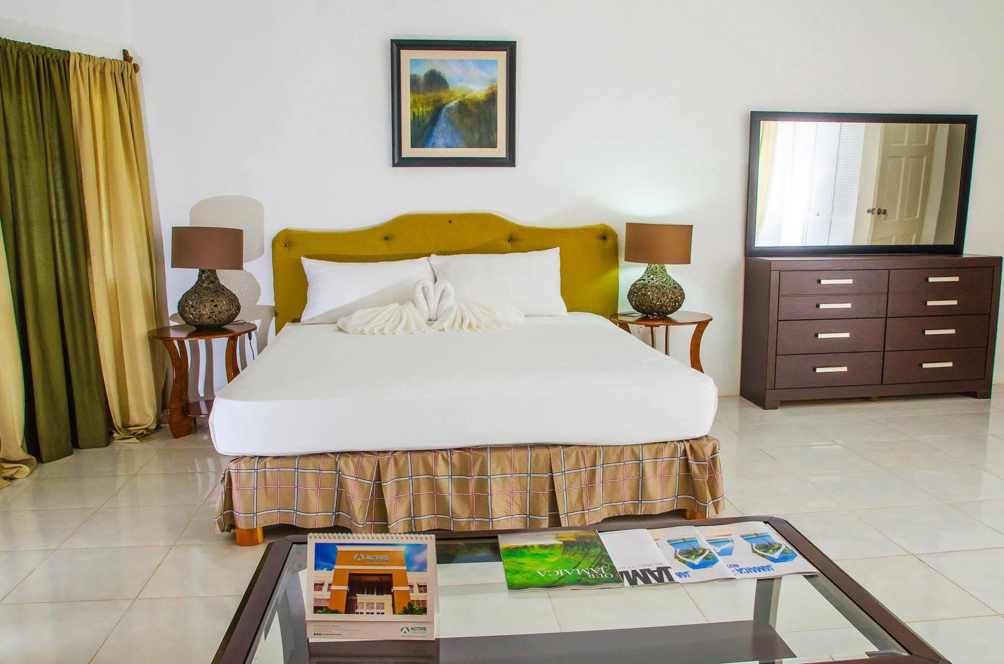 Hotel Juanita Happy Grove