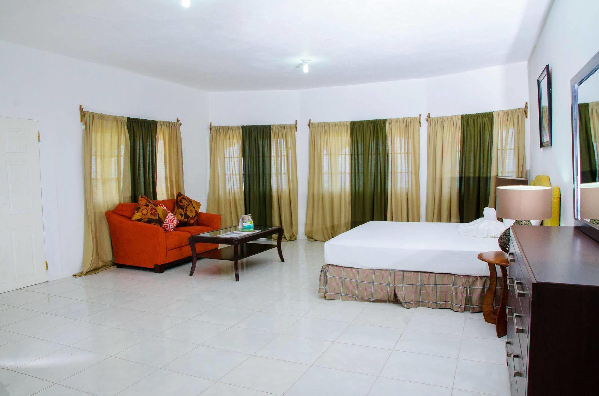 Hotel Juanita Happy Grove