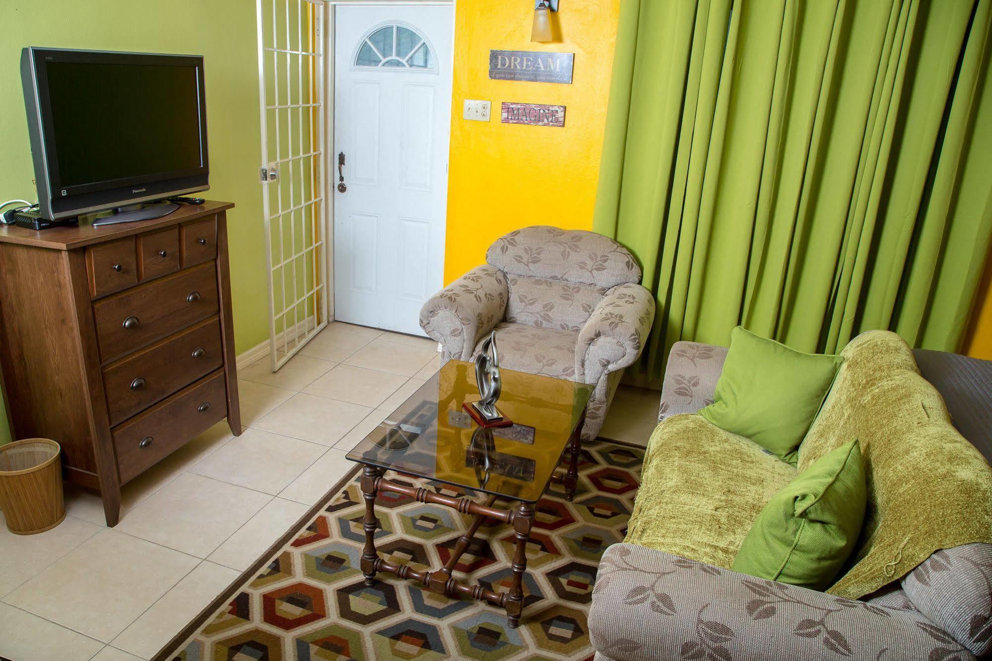 Sky View Guest Apartments Aparthotel