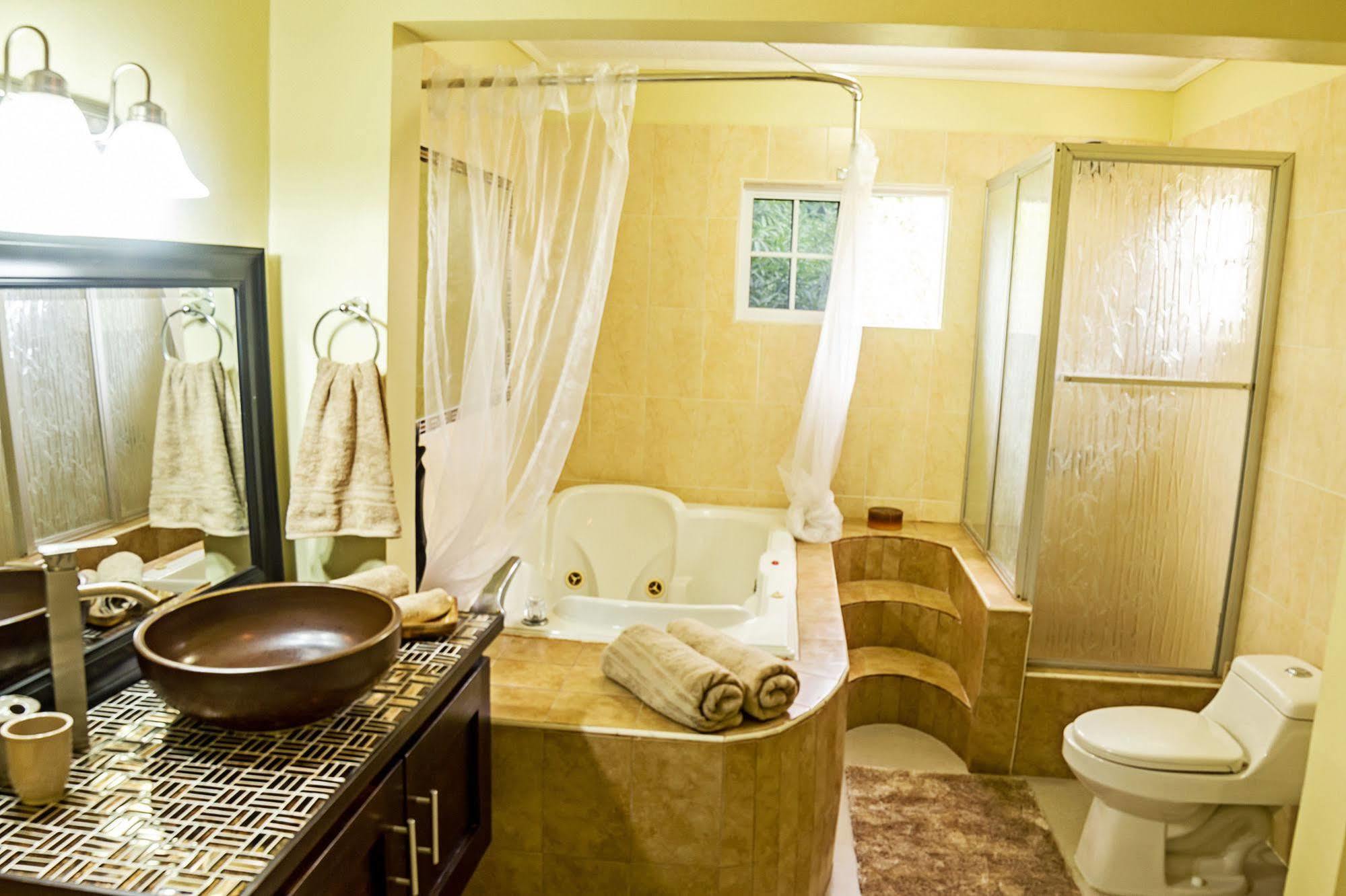 Sky View Guest Apartments Aparthotel Irish Town
