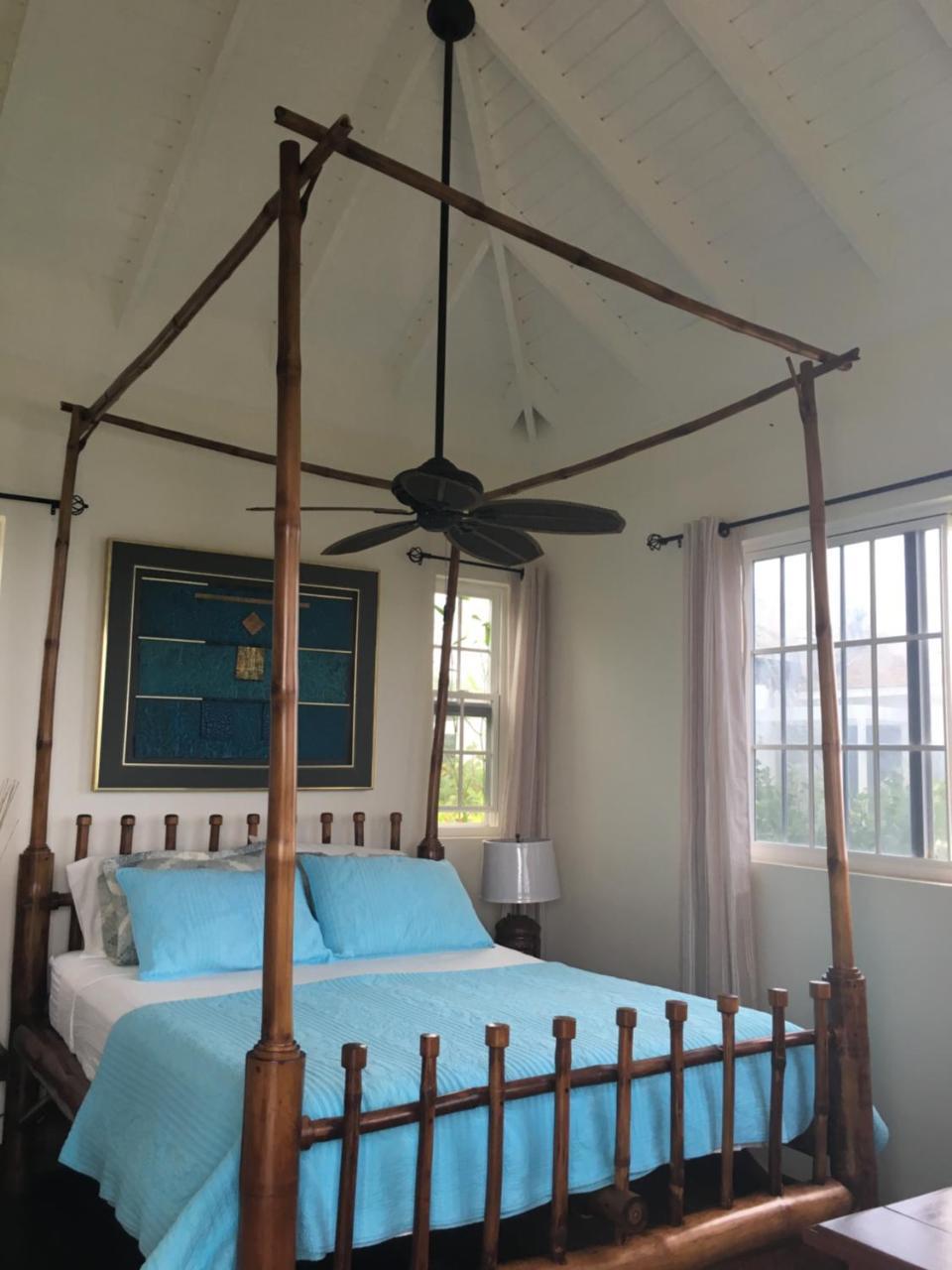 Forever Inn Robins Bay