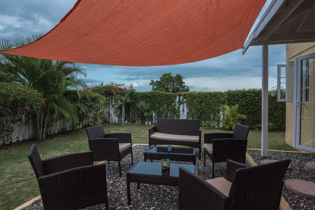 Mango Walk Country Club Suites Aparthotel *