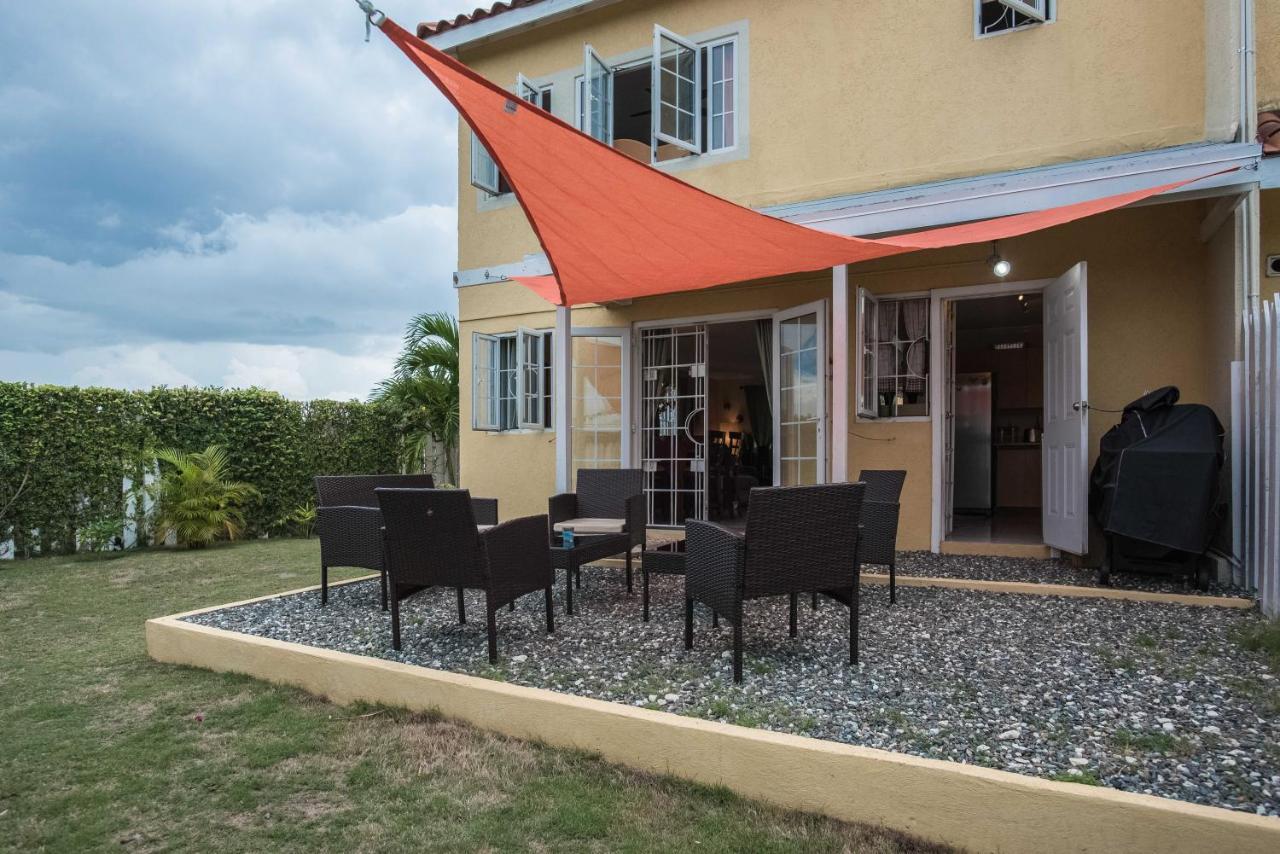 Aparthotel Mango Walk Country Club Suites *