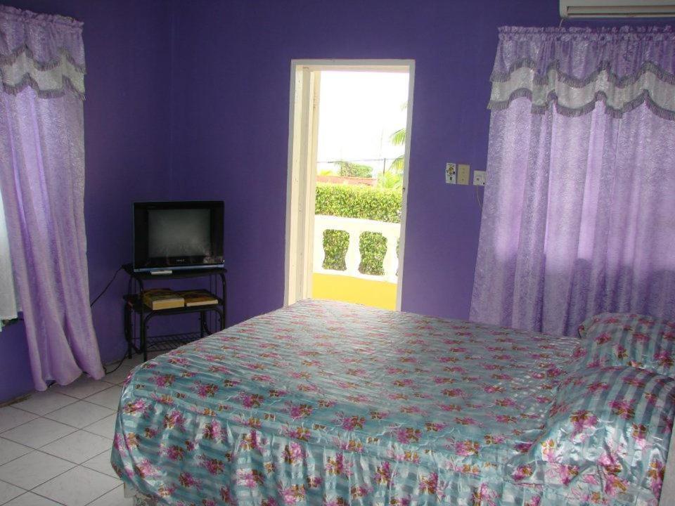 Morant Villas Hotel