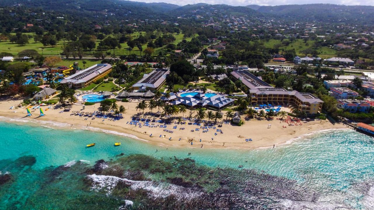 Jewel & Waterpark Resort