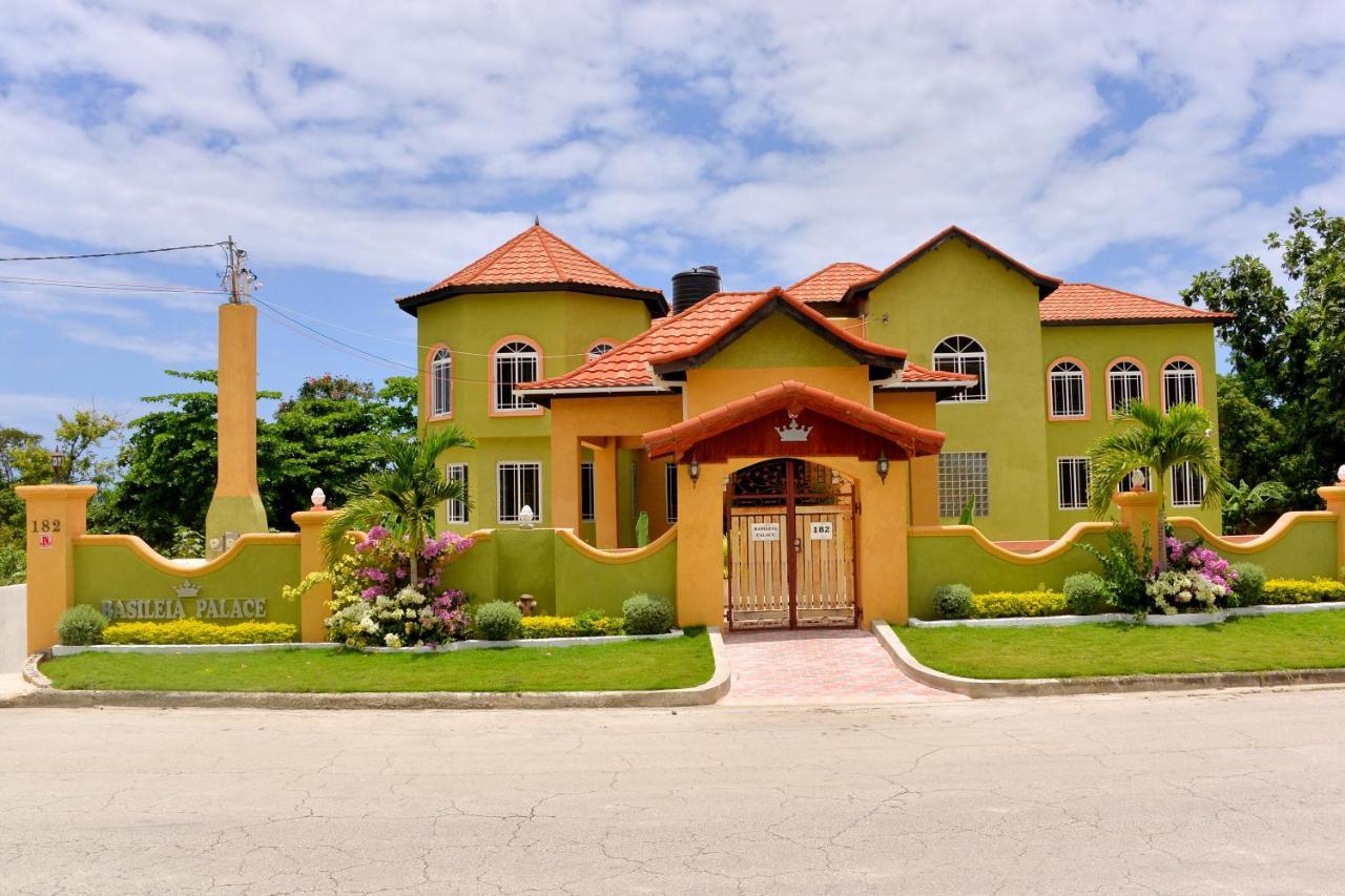 Basileia Palace Acomodação com café da manhã 