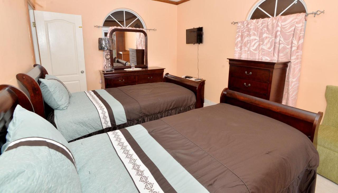 Acomodação com café da manhã  Basileia Palace Montego Bay