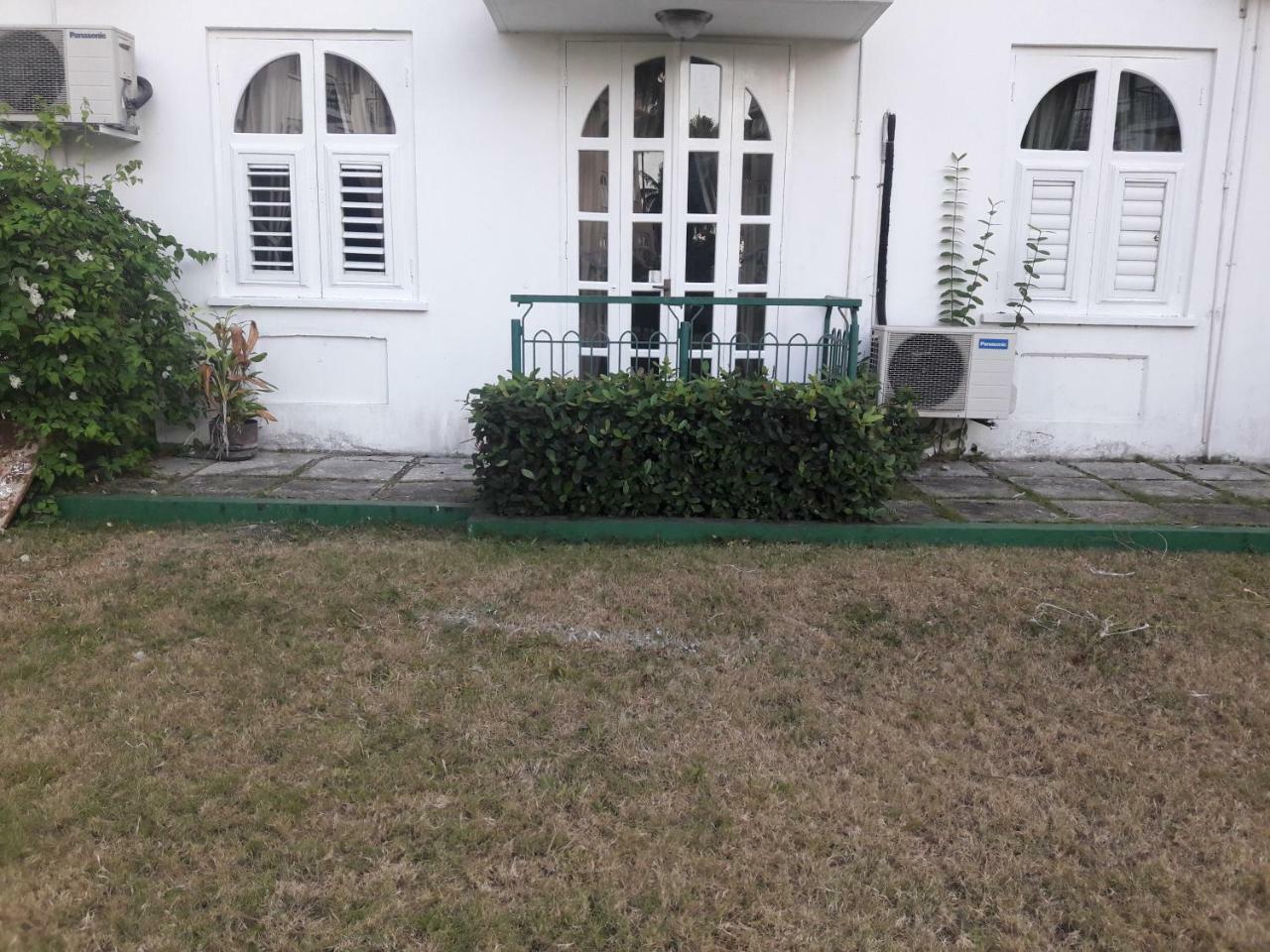Apartment Cool's 1 Bedroom & Garden View *