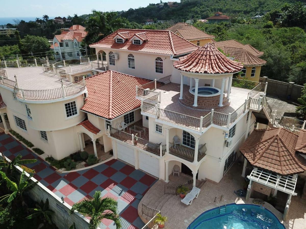 Pinnacle View Estate Micaila Villa
