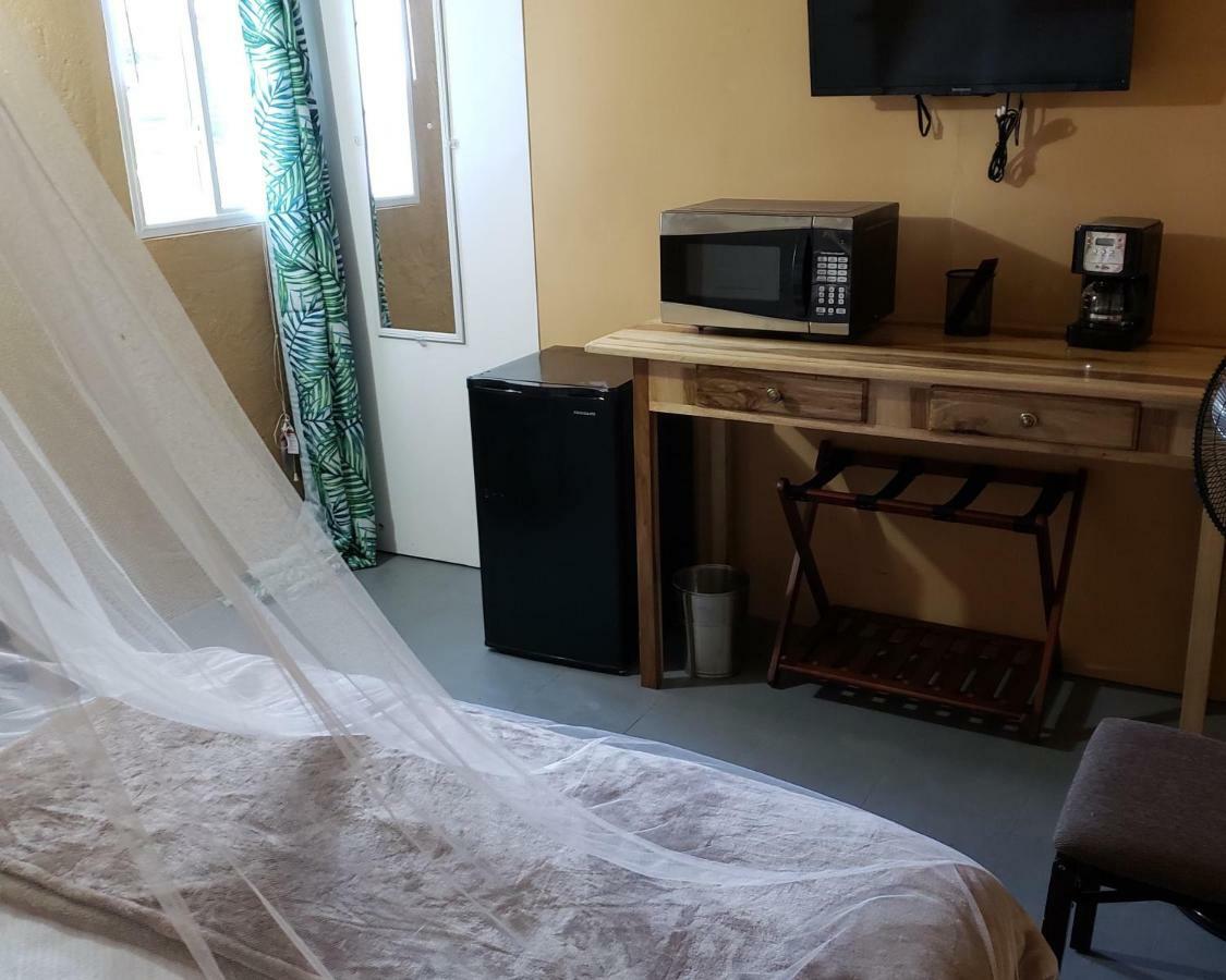 Viva Violas Hostel Port Antonio