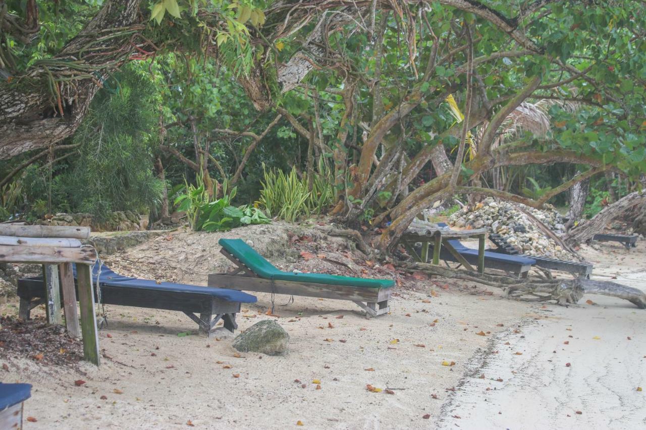 Cottages On Half Moon Beach * Green Island