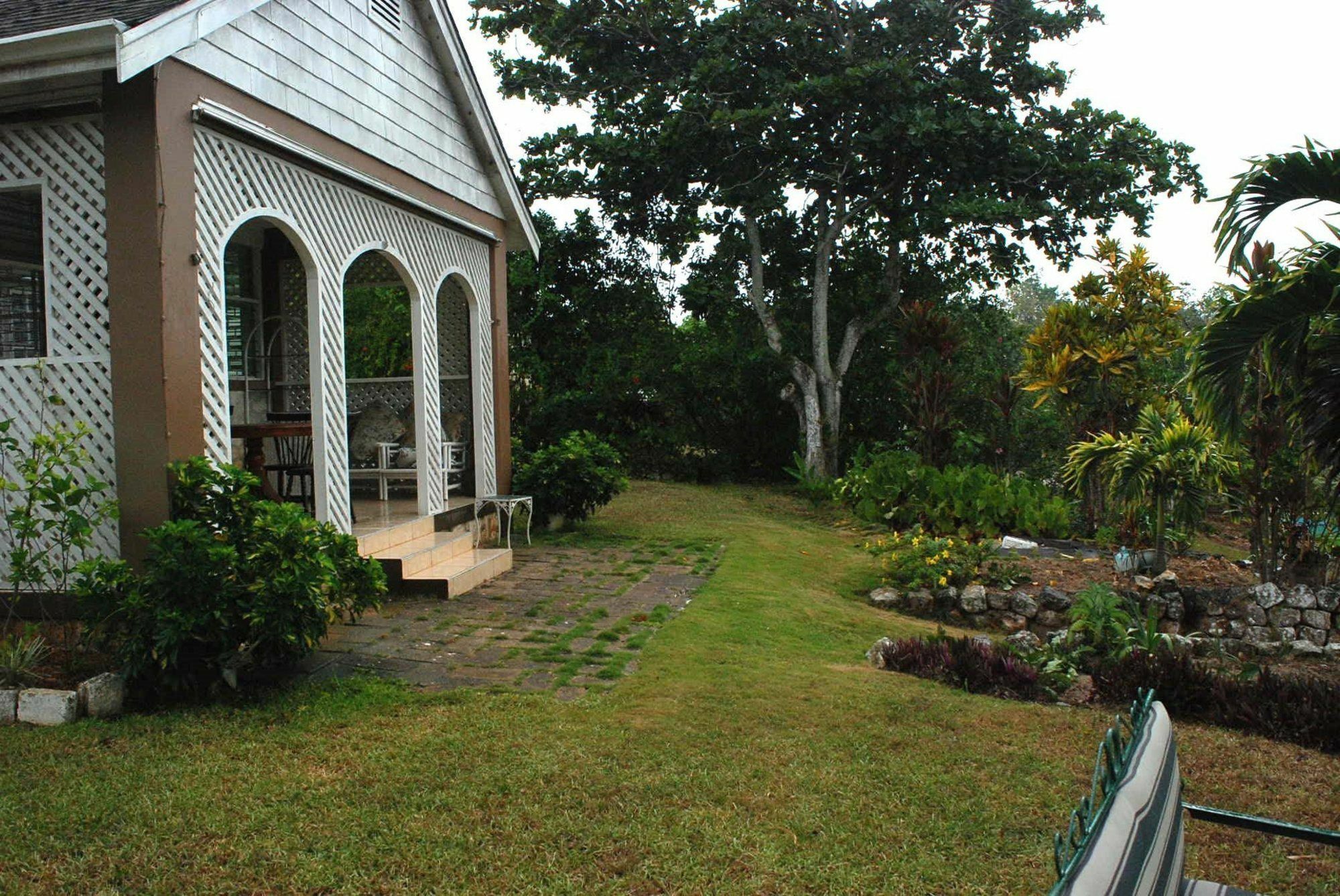 Bed & Breakfast June Plum Mandeville