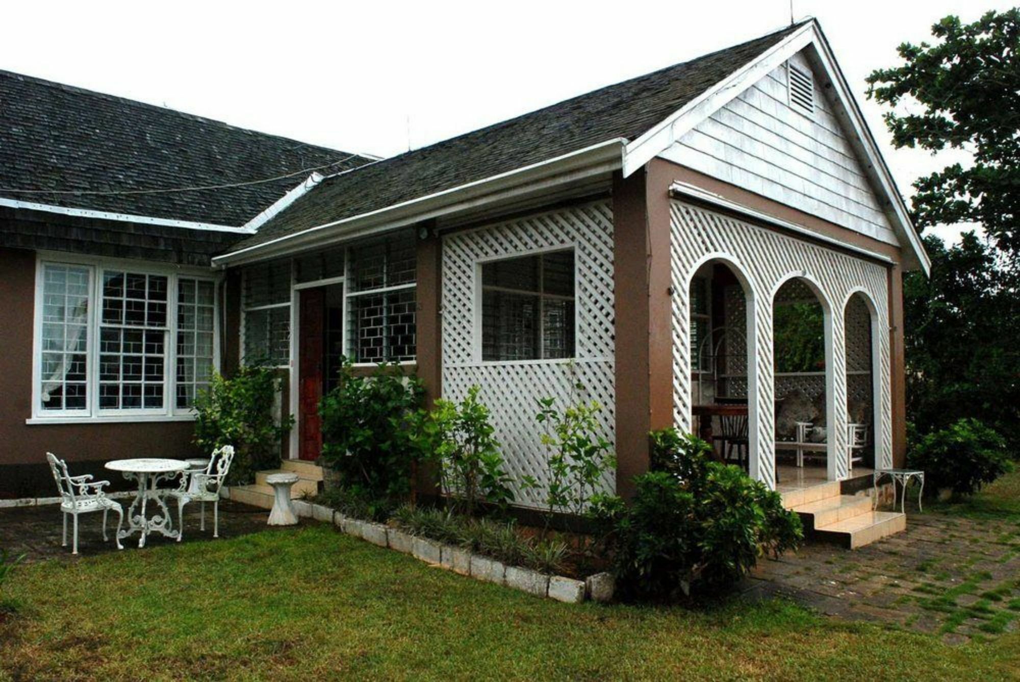 Bed & Breakfast June Plum 3*