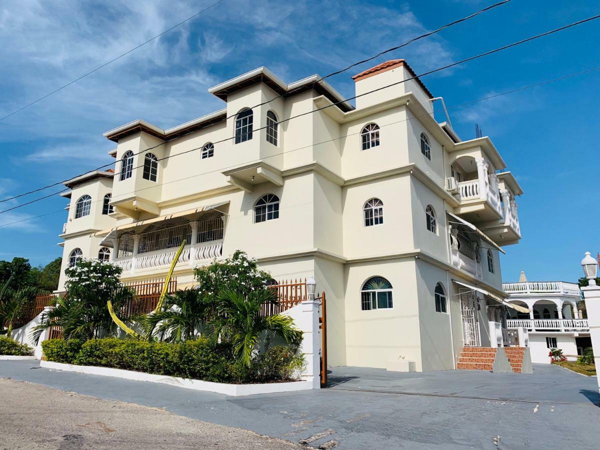 Duncan's Guest house 4*