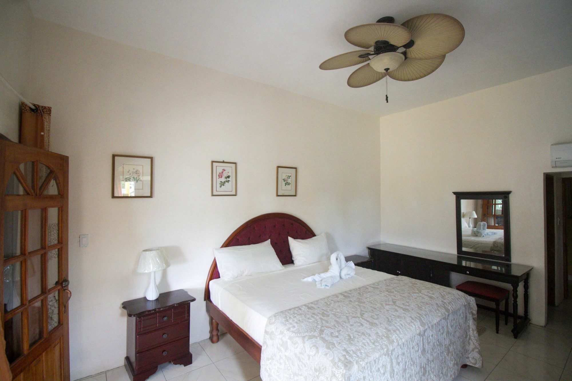 Chateau Margarite Bed And Breakfast Guest house 3*