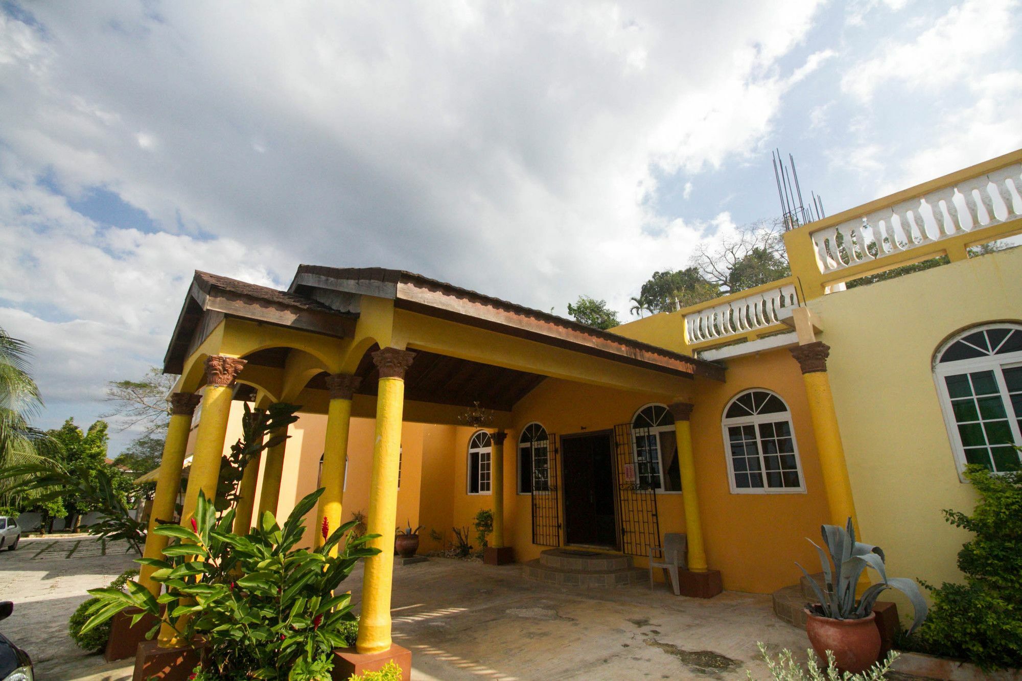 Chateau Margarite Bed And Breakfast Guest house 3*
