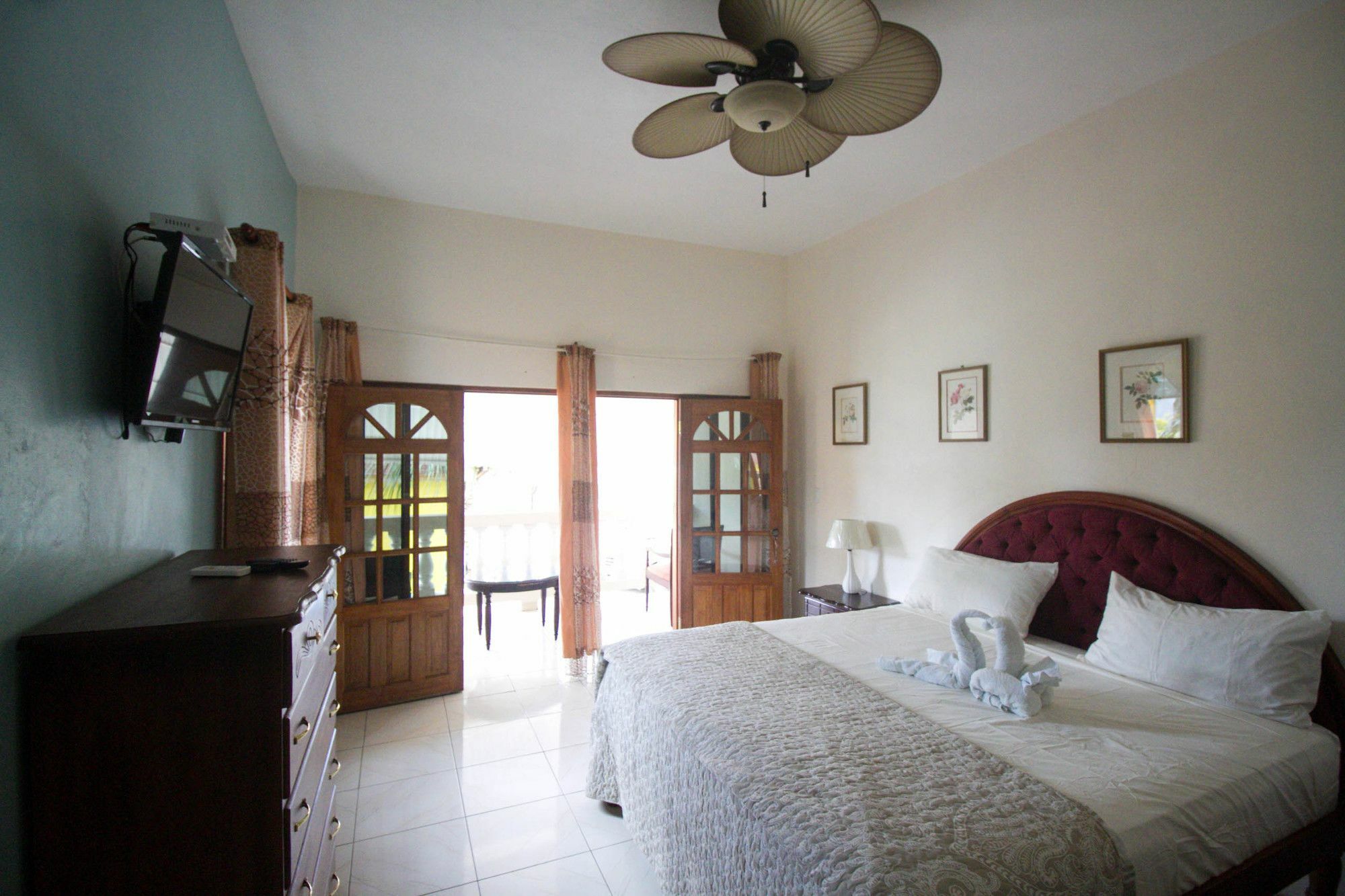 Chateau Margarite Bed And Breakfast 3*
