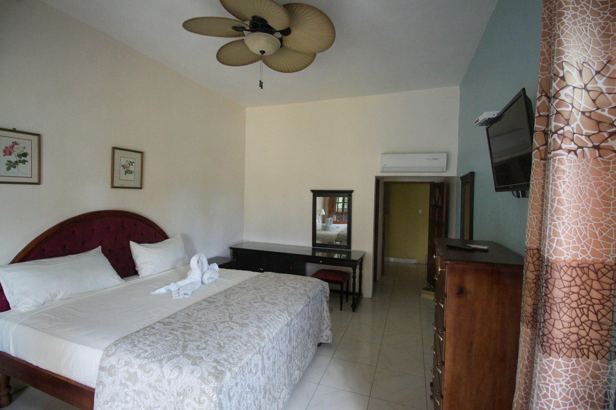 Chateau Margarite Bed And Breakfast 3*