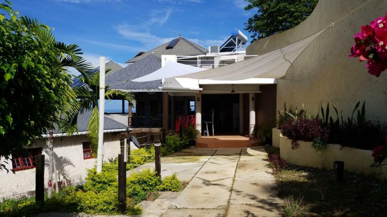 Boutique At Stone Village * Bluefields