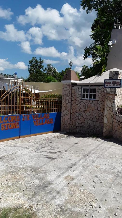 Boutique At Stone Village Bed & Breakfast *