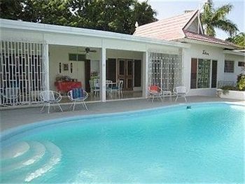 Hotel Paradise Lacosta 3*