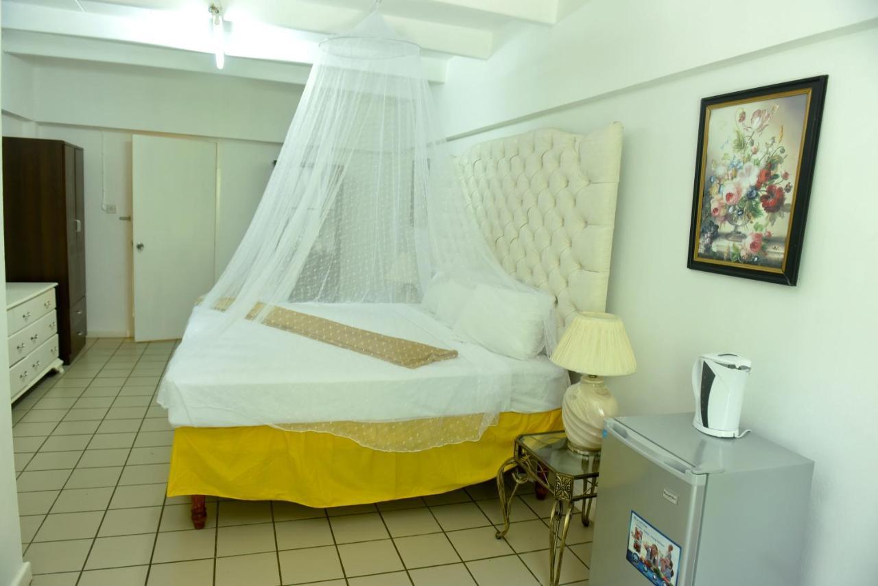 Pineapplesuites *