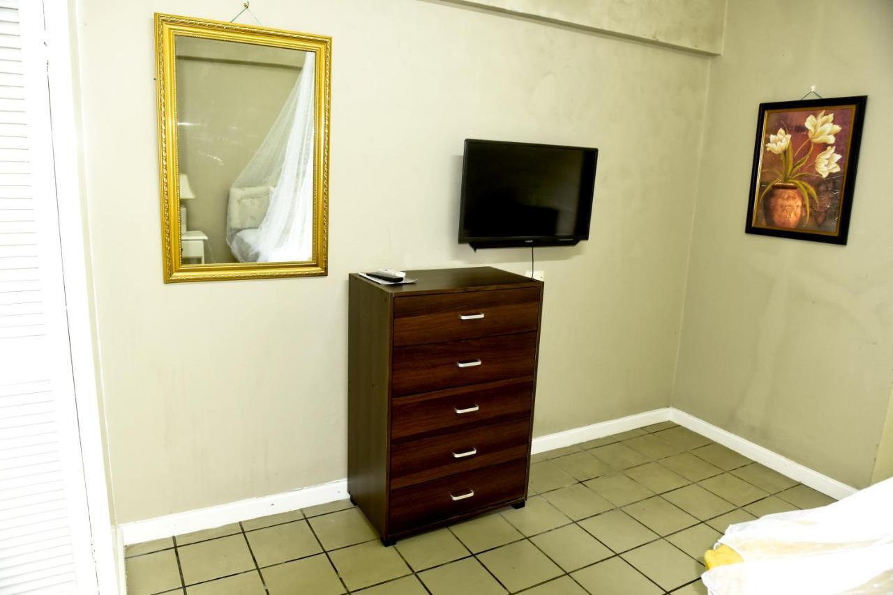 Pineapplesuites *