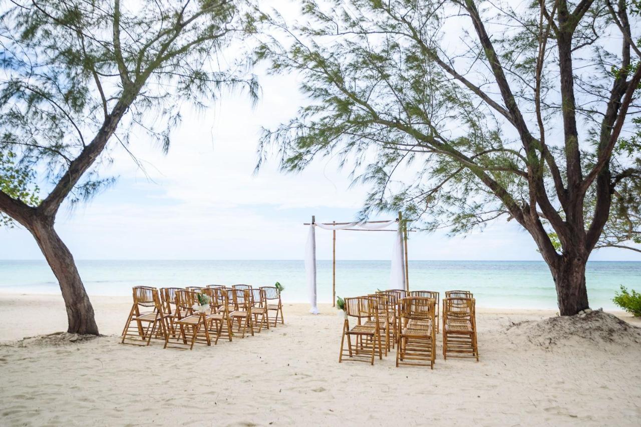 876 Beach Club * Florence Hall