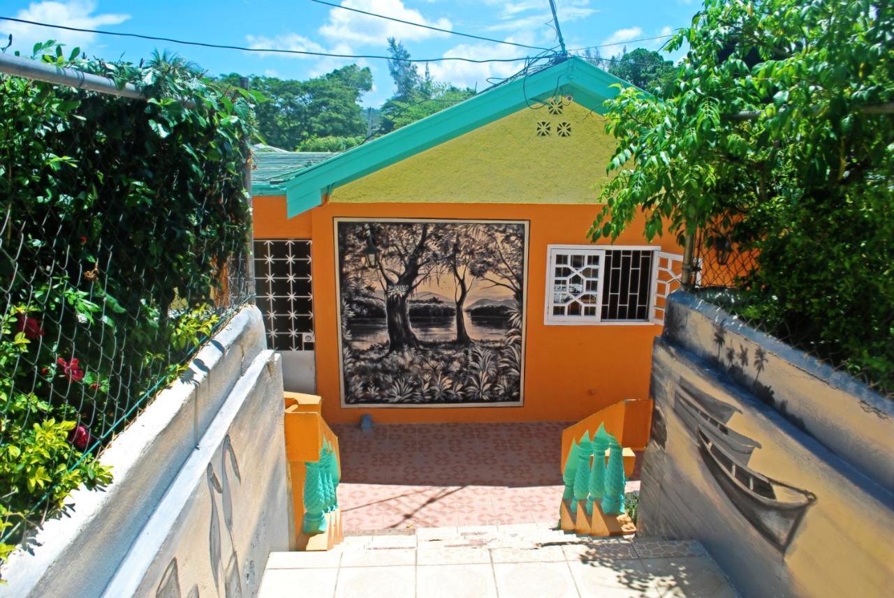 Content Ocho Rios