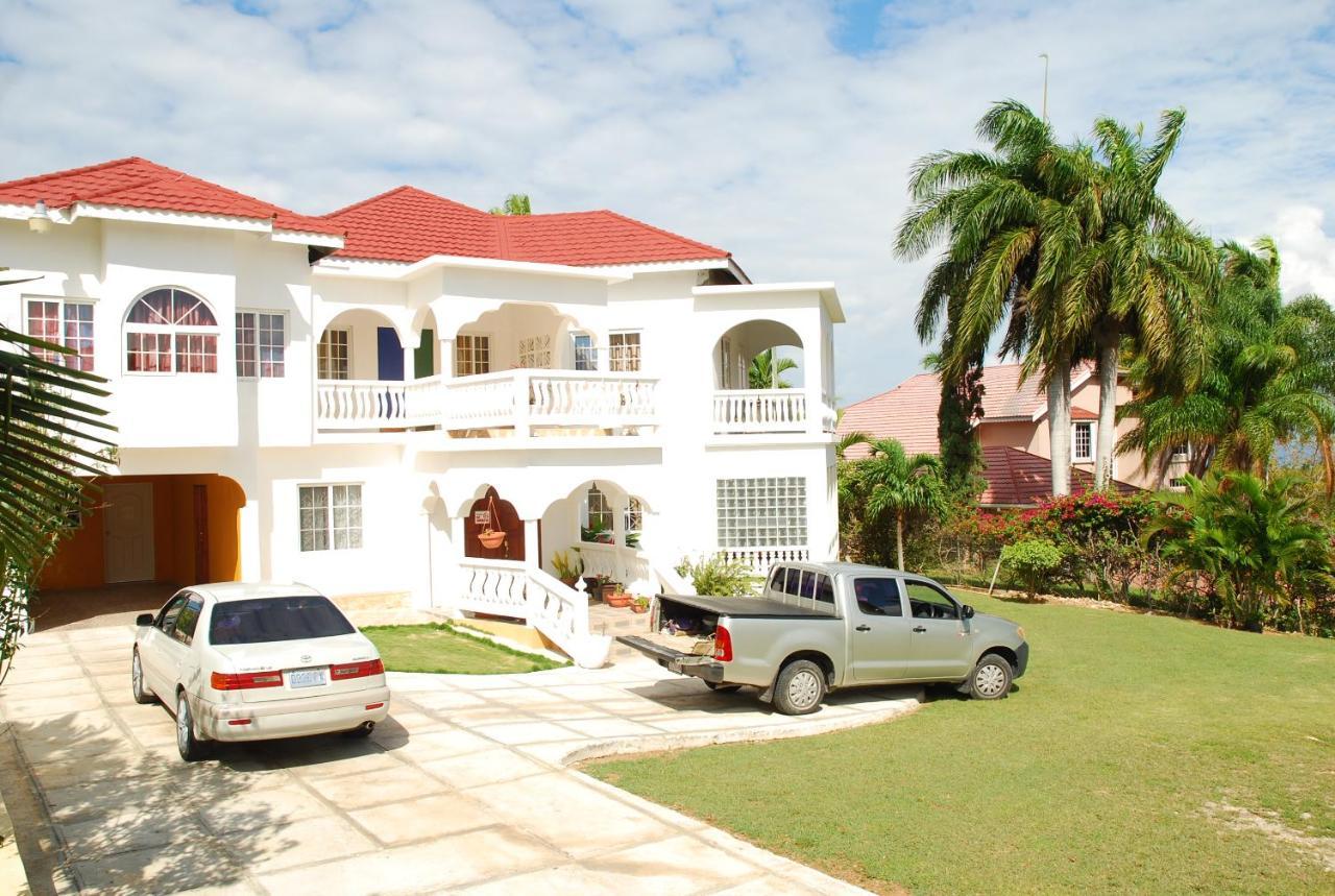 Guest house Casa De *