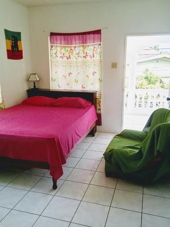 Hostel Porty