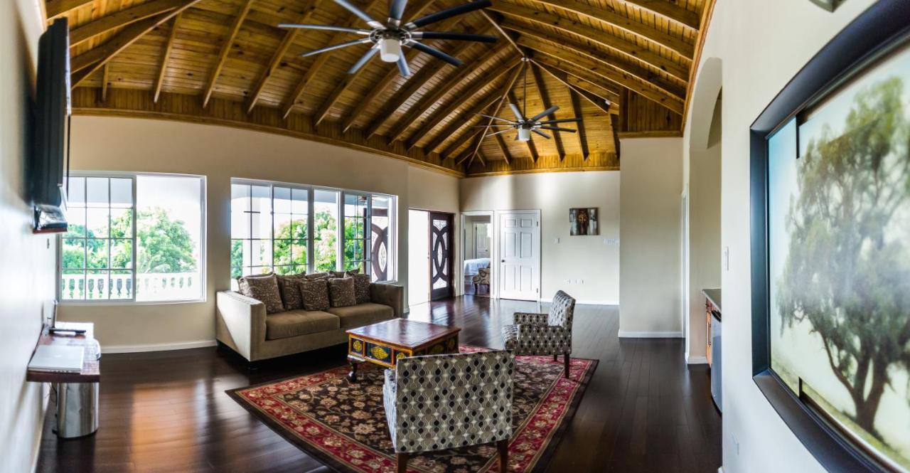 Blue Paloma Bed & Breakfast *