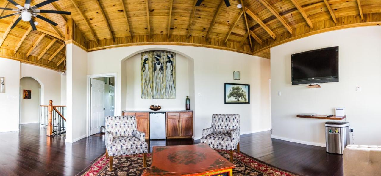 Blue Paloma Bed & Breakfast