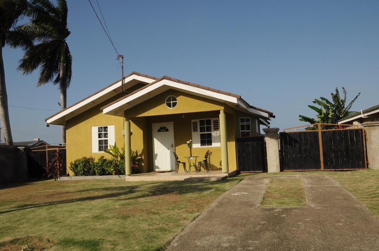 - Drax Hall Country Club 2-bed Luxury Ferienhaus