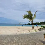Hillside Sunrise, 2 Bed 2 Bath In Gated Community, Close To Beach, Food, Clubs & Shopping Free Parking, Free Wi-Fi