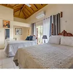 Irie Getaway 3 Bedroom 3 Bathroom