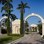Sandals Royal Caribbean All Inclusive Resort & Private Island - Couples Only