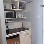 Studio Chateau - Manor Park, Kingston 8