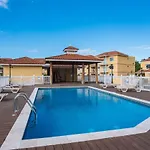 Palm Breeze House & Cottage