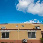 Palm Breeze House & Cottage