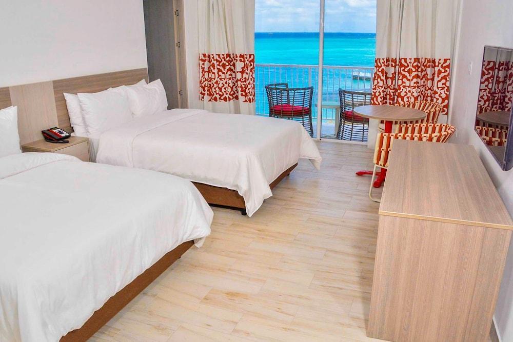 Grand Decameron Cornwall Beach, A Trademark All-Inclusive Resort 4*